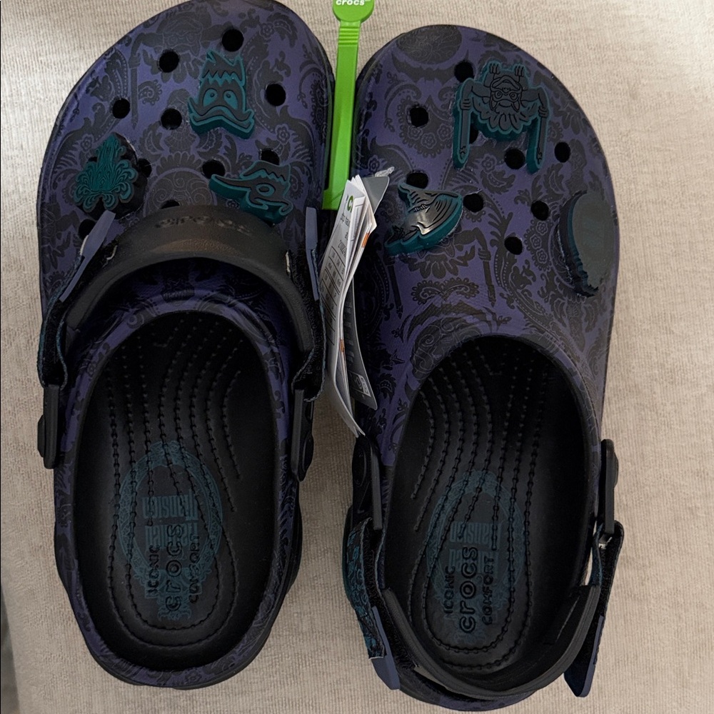 💝❤️Disney Parks Haunted mansion, crocs. Mens Woman’s  Haunted Mansion Crocs.💝❤️